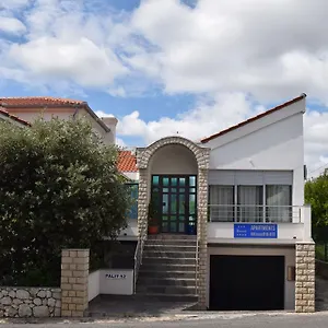 Crobeg Apartman Rab Town